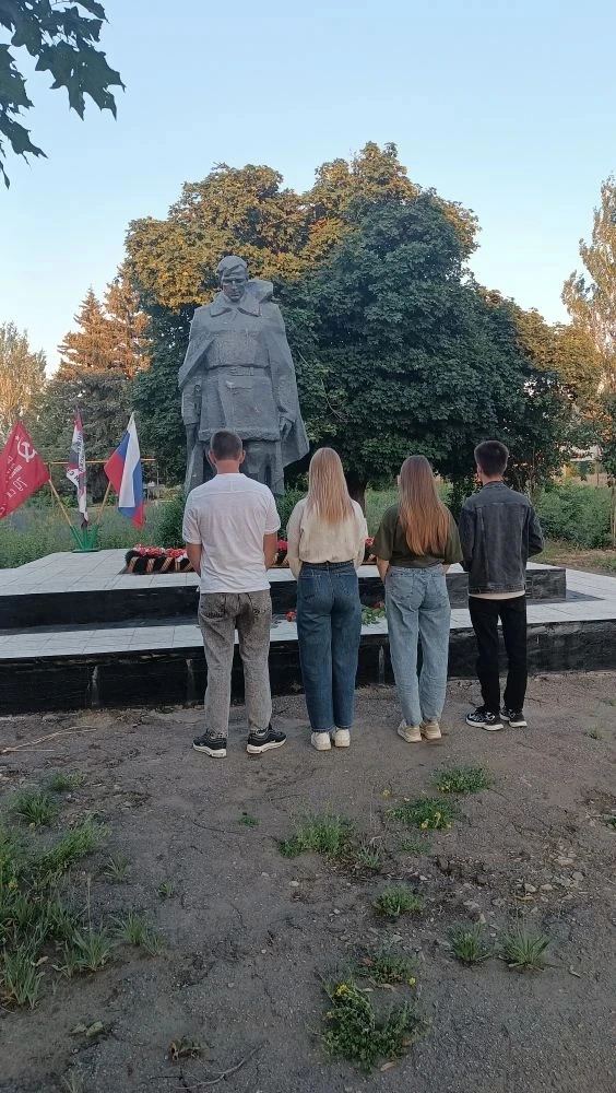 22 июня, в День памяти и скорби, Победовский сельский клуб у памятника «Неизвестному солдату» провёл