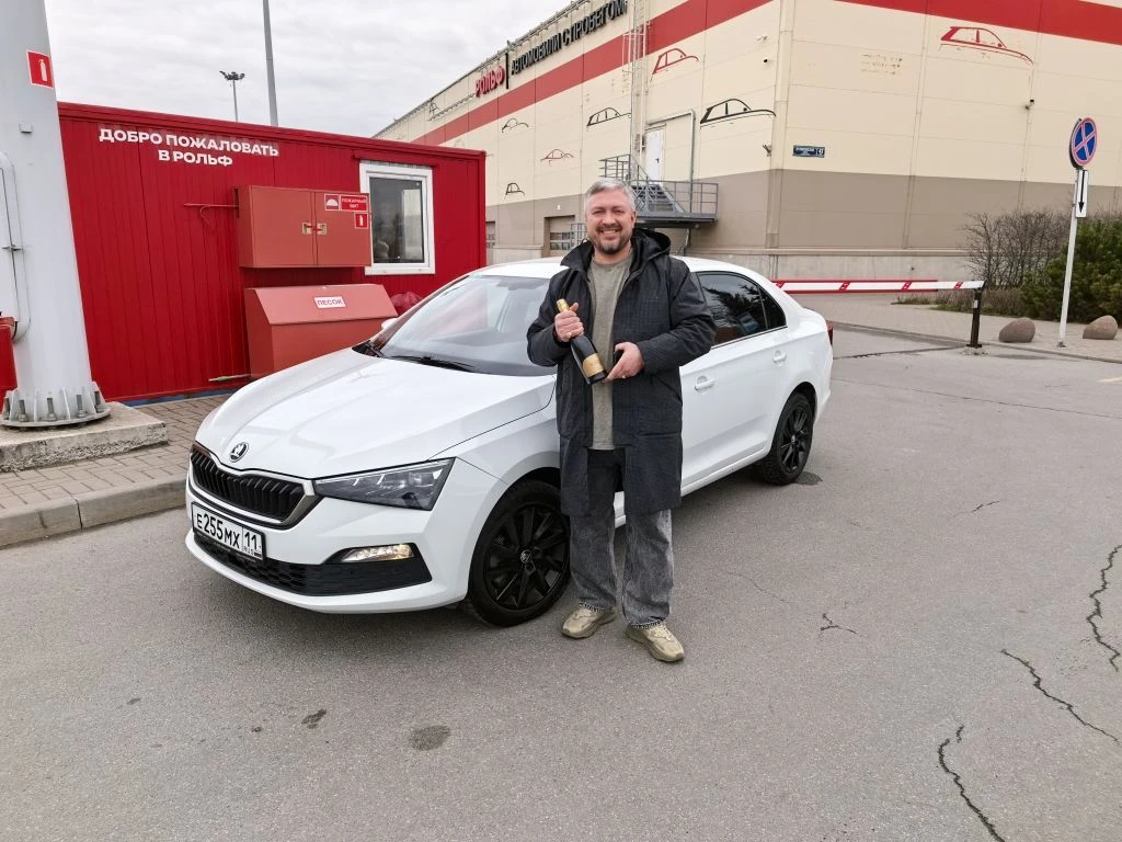А сегодня снова поздравления c покупкой #skodarapid, которые принимает Александр!