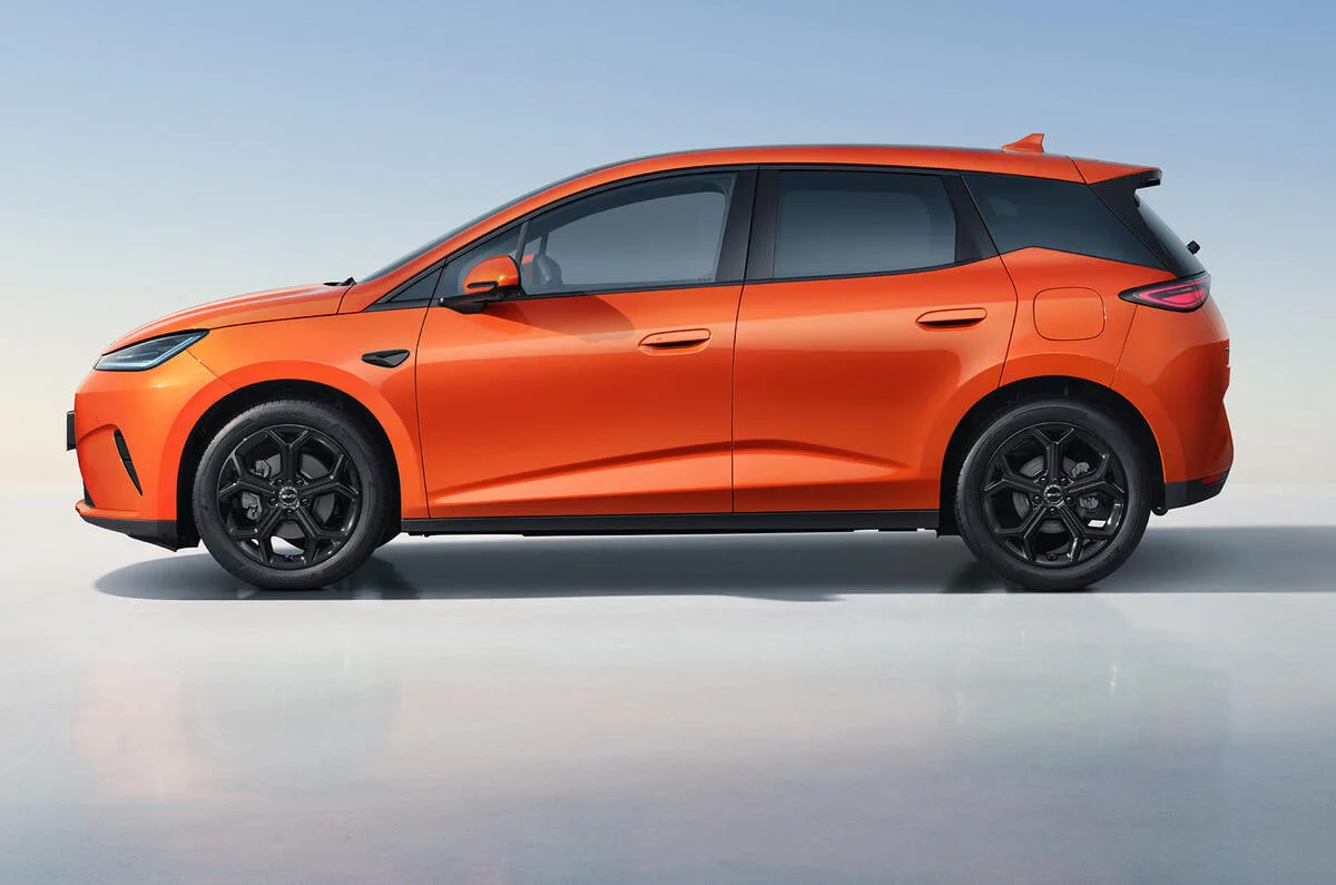 BYD готовит недорогой хэтчбек для Европы   BYD рассекретила новый Dolphin G — компактный хэтчбек, со