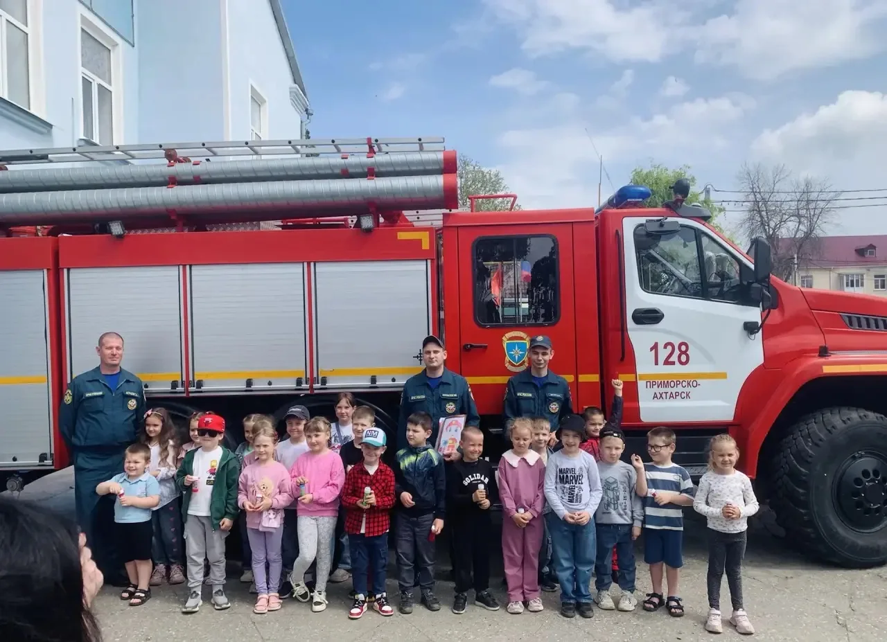 🚒Воспитанники МАДОУ № 7 вместе с родителями и педагогами побывали на познавательной экскурсии в 128-