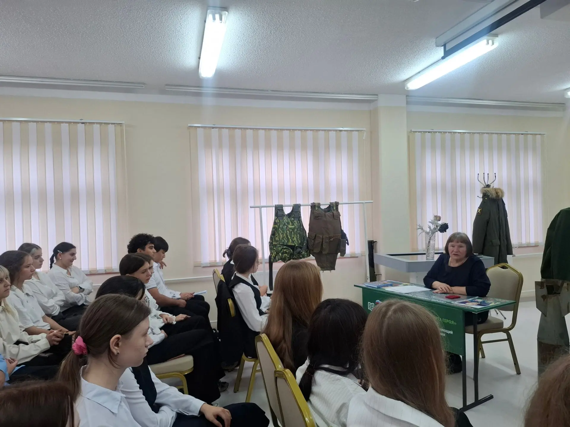 Встреча с поэтессой Надеждой Хмелёвой