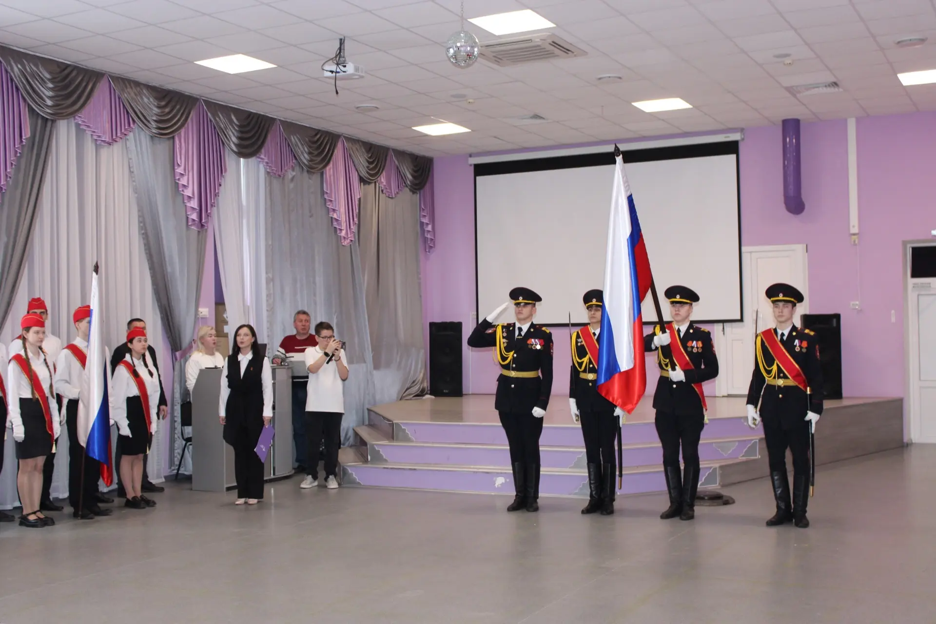 🇷🇺 Дисциплина, выправка и честь: в Индустриальном районе выбрали лучшие знаменные группы!  29 января