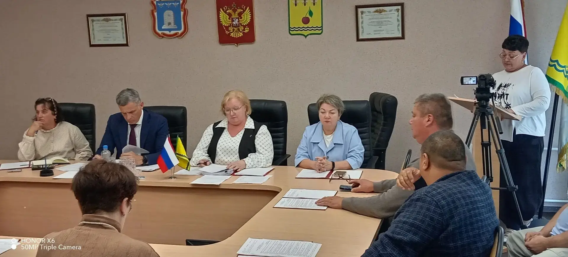 28 мая состоялось 13-е заседание городского совета. Под председательством Нечаевой Н. А. депутаты ра