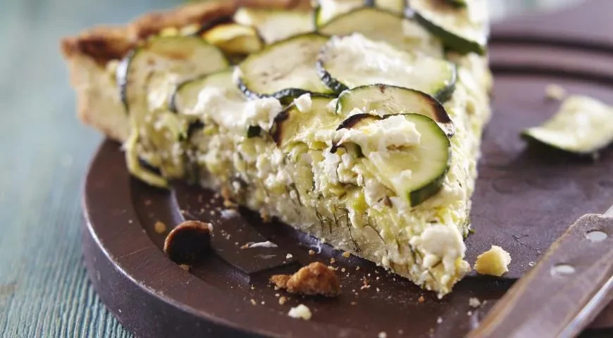 🥒 Пирог из кабаков с сыром

Нужно:
• Мука пшеничная — 250 г
• Масло сливочное — 150 г
• Сахар — 80 