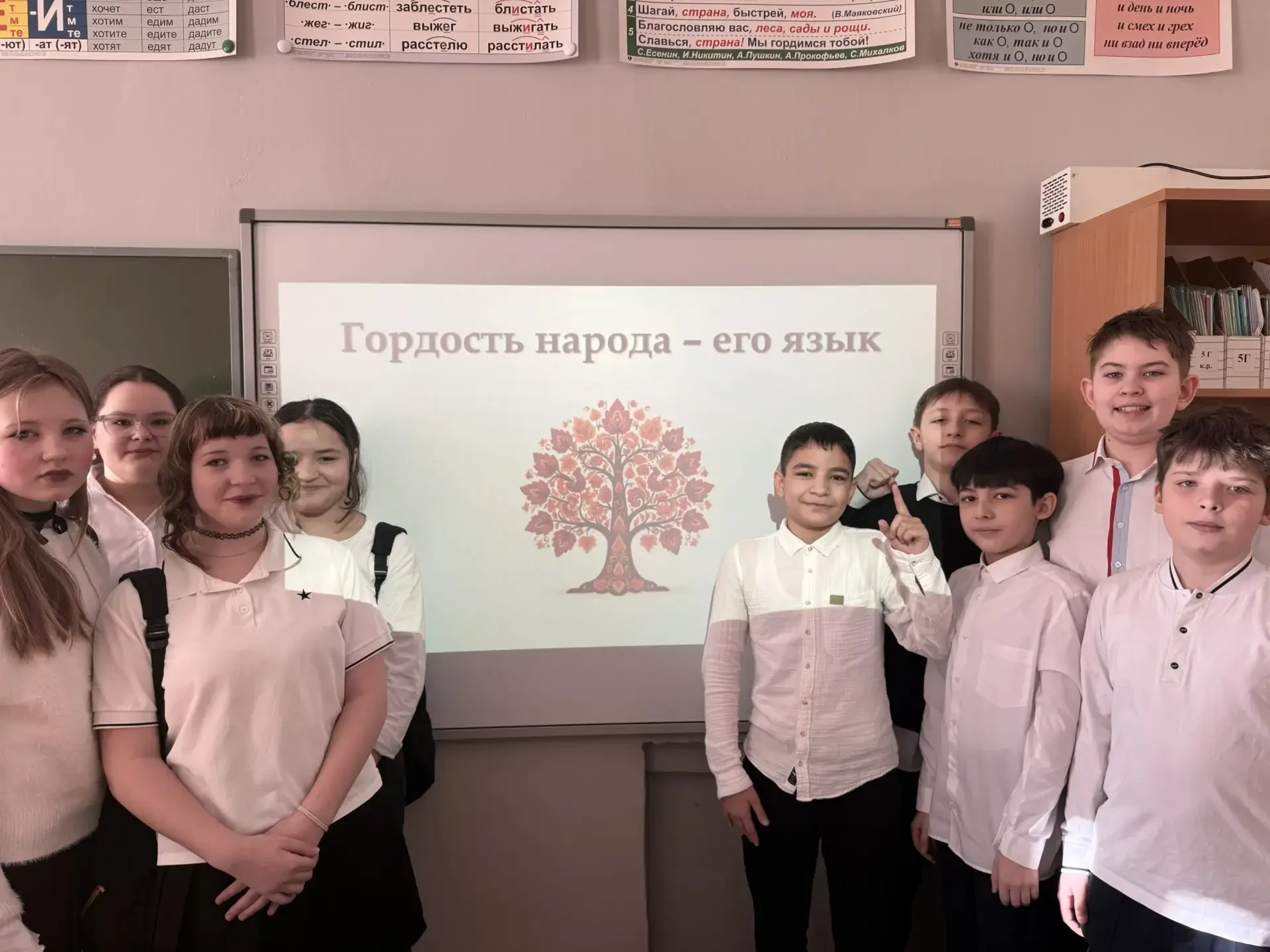 Путешествие сквозь века — от современного сленга к древней мудрости 🌍📚 21 февраля — Всемирный день р