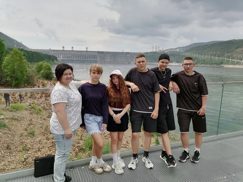 Ребята из нашей любимой школы покоряют Дивногорск🤩🤩🤩 под руководством Васильевой М.Н. и в составе