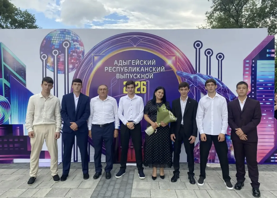 Вчера наши ребята блистали на площади Республиканского выпускного бала! 💃🕺 
6 наших одиннадцатикла