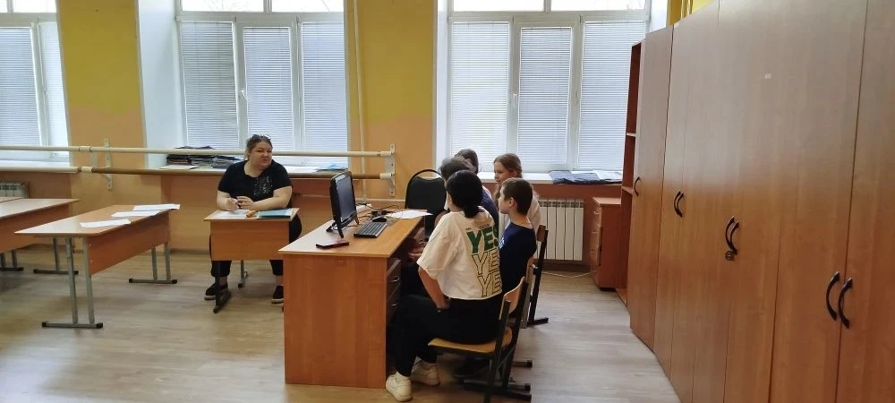 Юные защитники сети: ⚡«Молния» и 🐱«КиберКотики»!  В Подольске прошла муниципальная квест-игра «Интер
