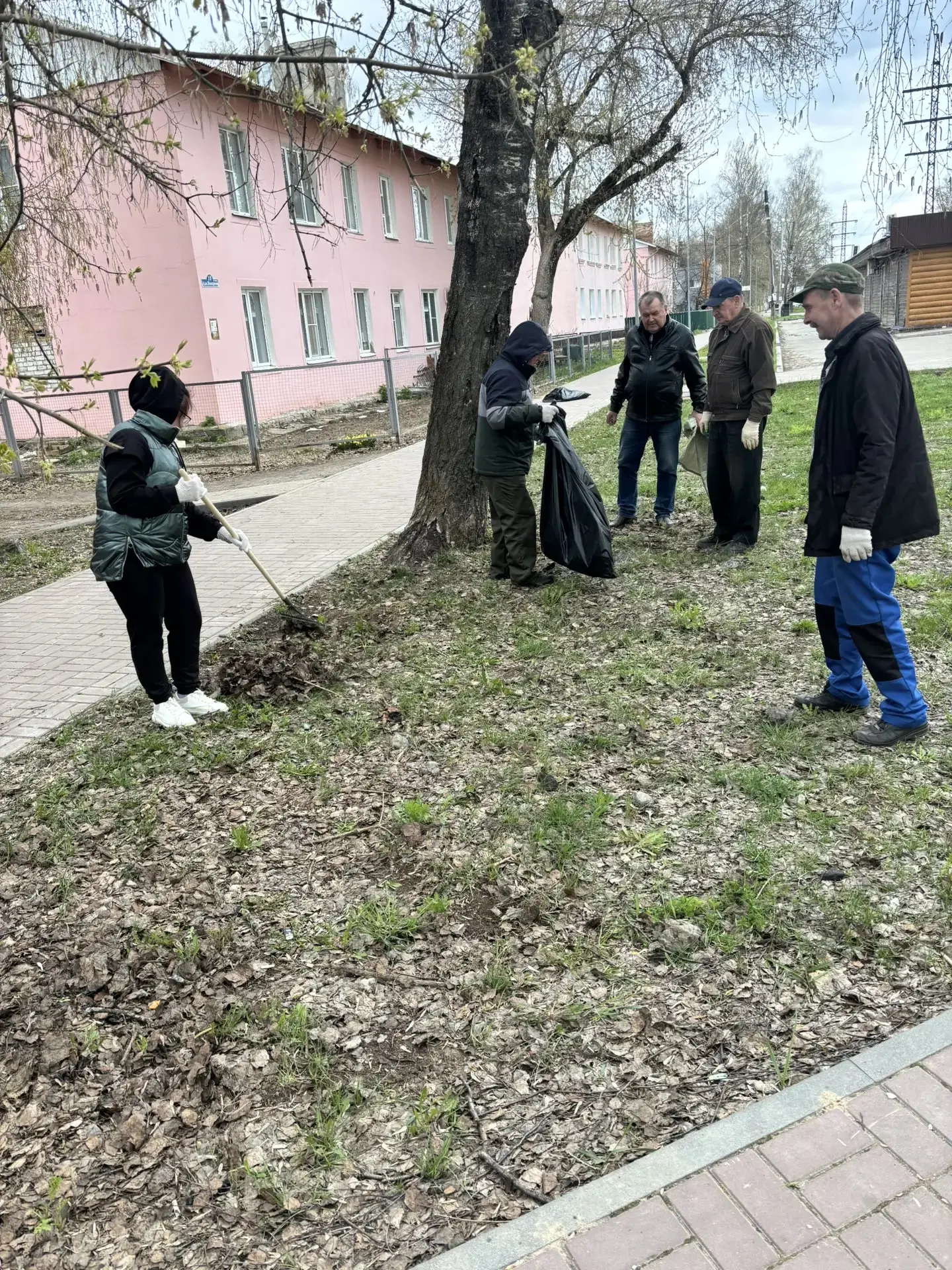 Сотрудники ООО "Кулебакская ДУК" приняли участие в общегородском субботнике 💪🌿

Вместе навели поря