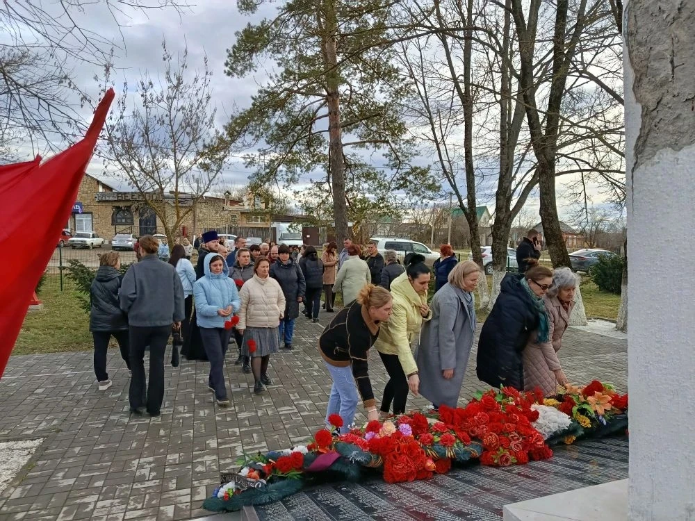 Приняли участие в торжественно-траурном мероприятии, посвященном 83-й годовщине освобождения станицы