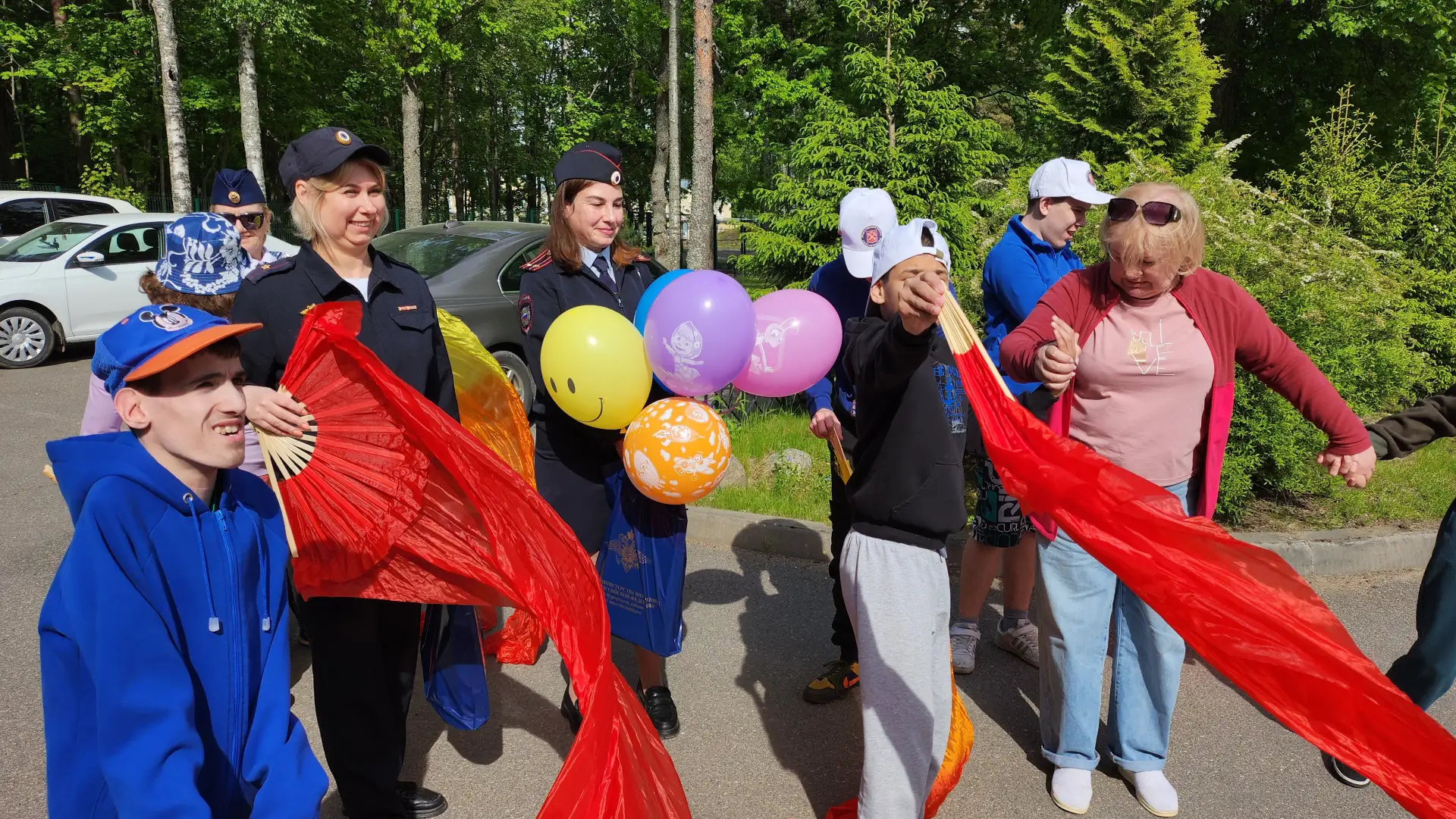 Полиция Курортного района поздравила ДСО «Парус» с Днём защиты детей