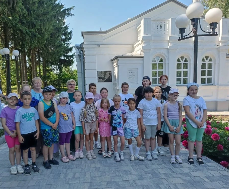 🎨 Вдохновение историей: наши юные таланты в гостях у великого географа!