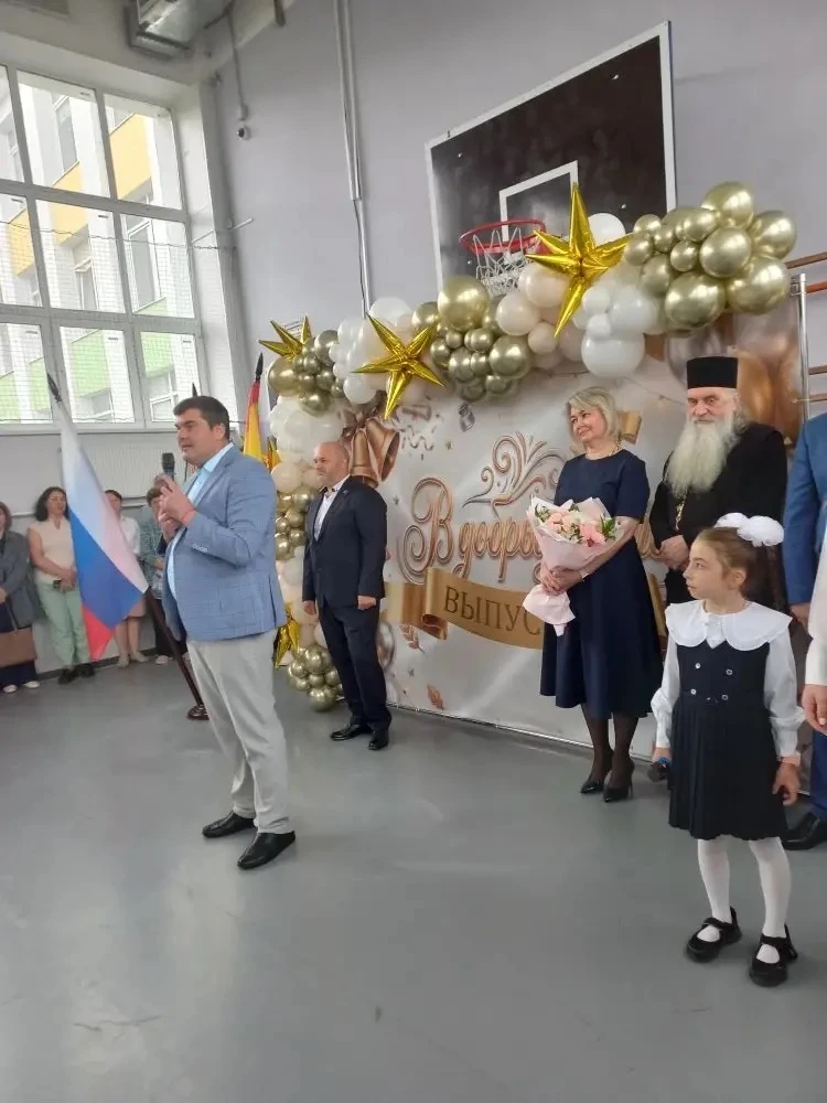 26 мая в нашей школе прозвенел последний звонок для наших выпускников. Этот день стал одновременно г