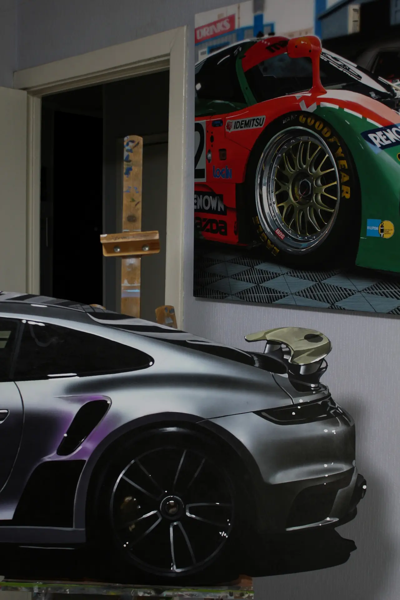 👩‍🎨 Автомобильное искусство: Porsche на фанере  Наша пользовательница Татьяна Макаревич — художница.