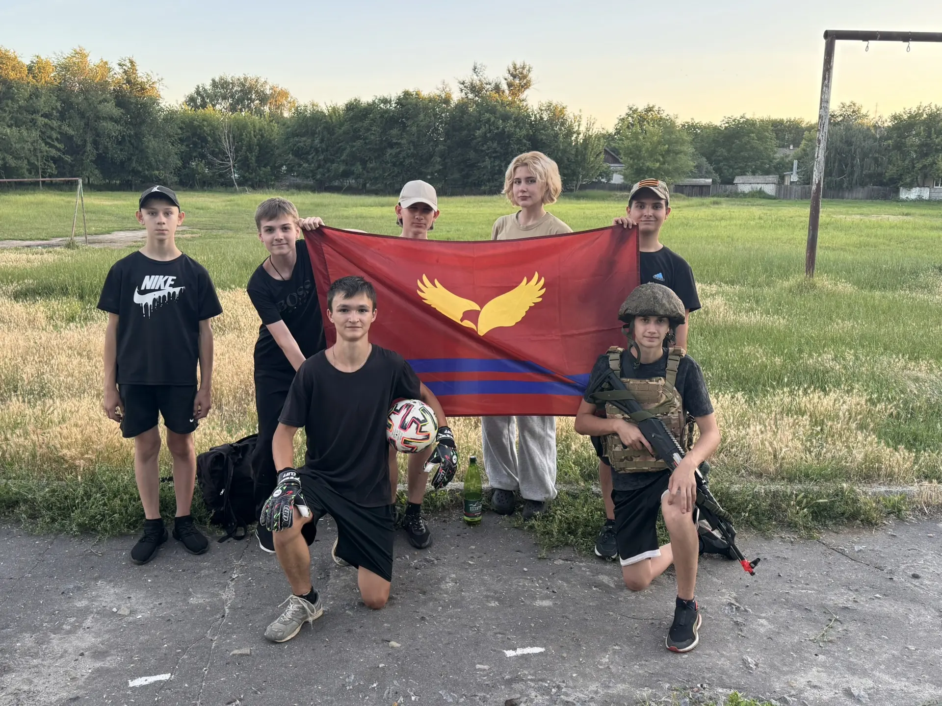 Сегодня вечером наш клуб провёл спортивно-массовое мероприятие

Сегодня наш военно-патриотический кл