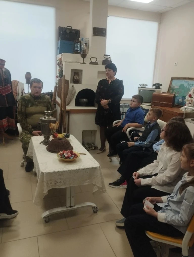 Накануне Дня защитника Отечества в школьном музее состоялась встреча учащихся 3в класса с участником