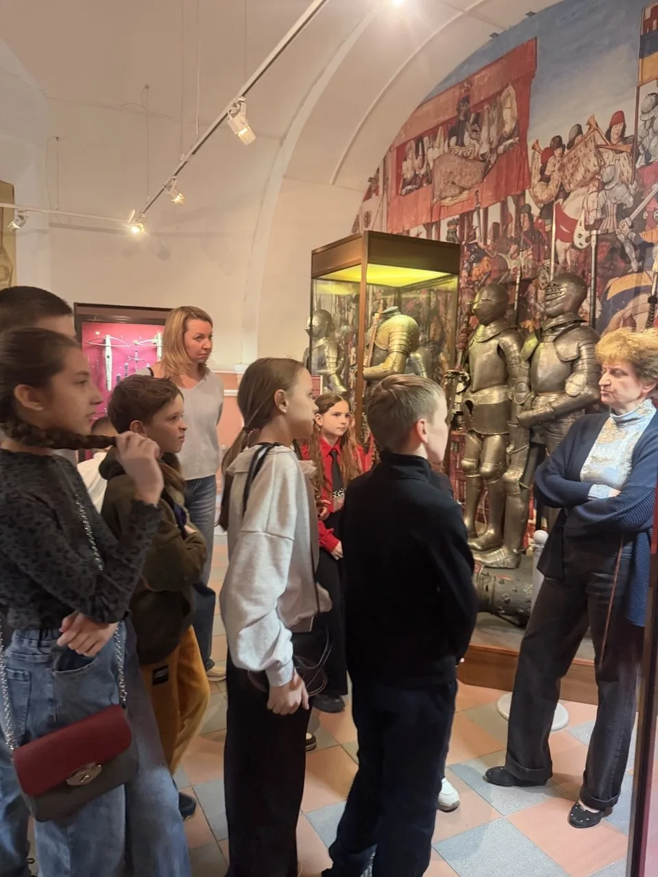 ⚔️ Вперёд в эпоху рыцарей! 🏰   Ребята из 5 «Л» класса вместе с родителями совершили настоящее путеше