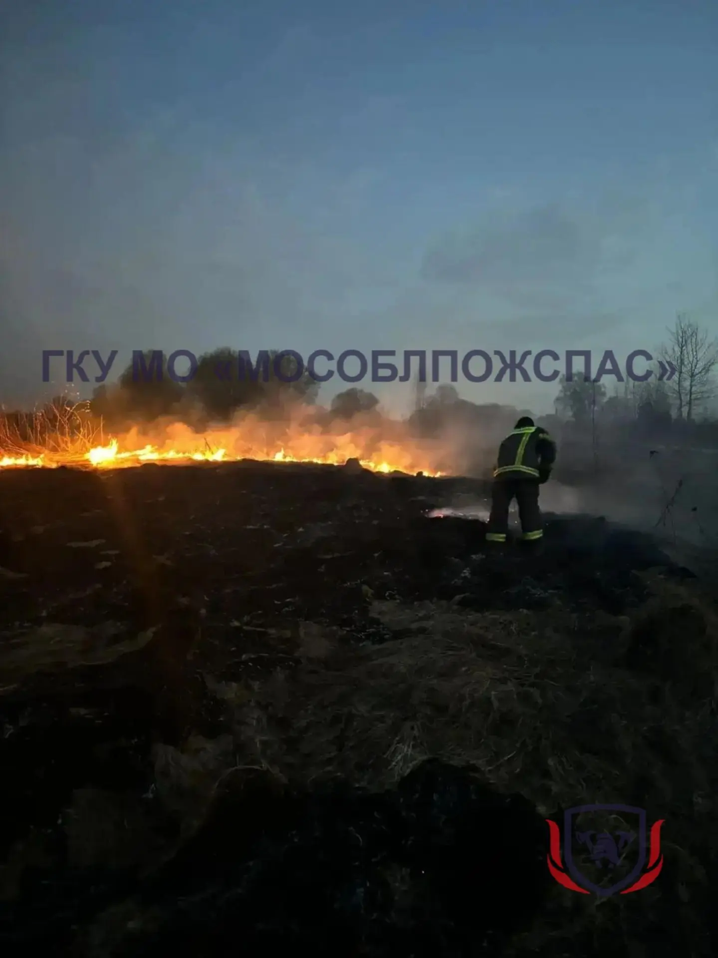 🔥 За сутки - 4 вызова! Огнеборцы ликвидировали возгорания сухой растительности 🚒  🔴 Вчера работники 