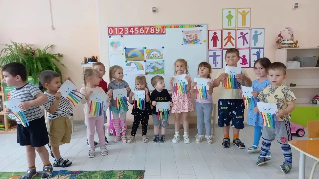 Какая она, радуга? Узнали в группе «Бусинки»!

Сегодня в нашей группе «Бусинки» всё было разноцветны