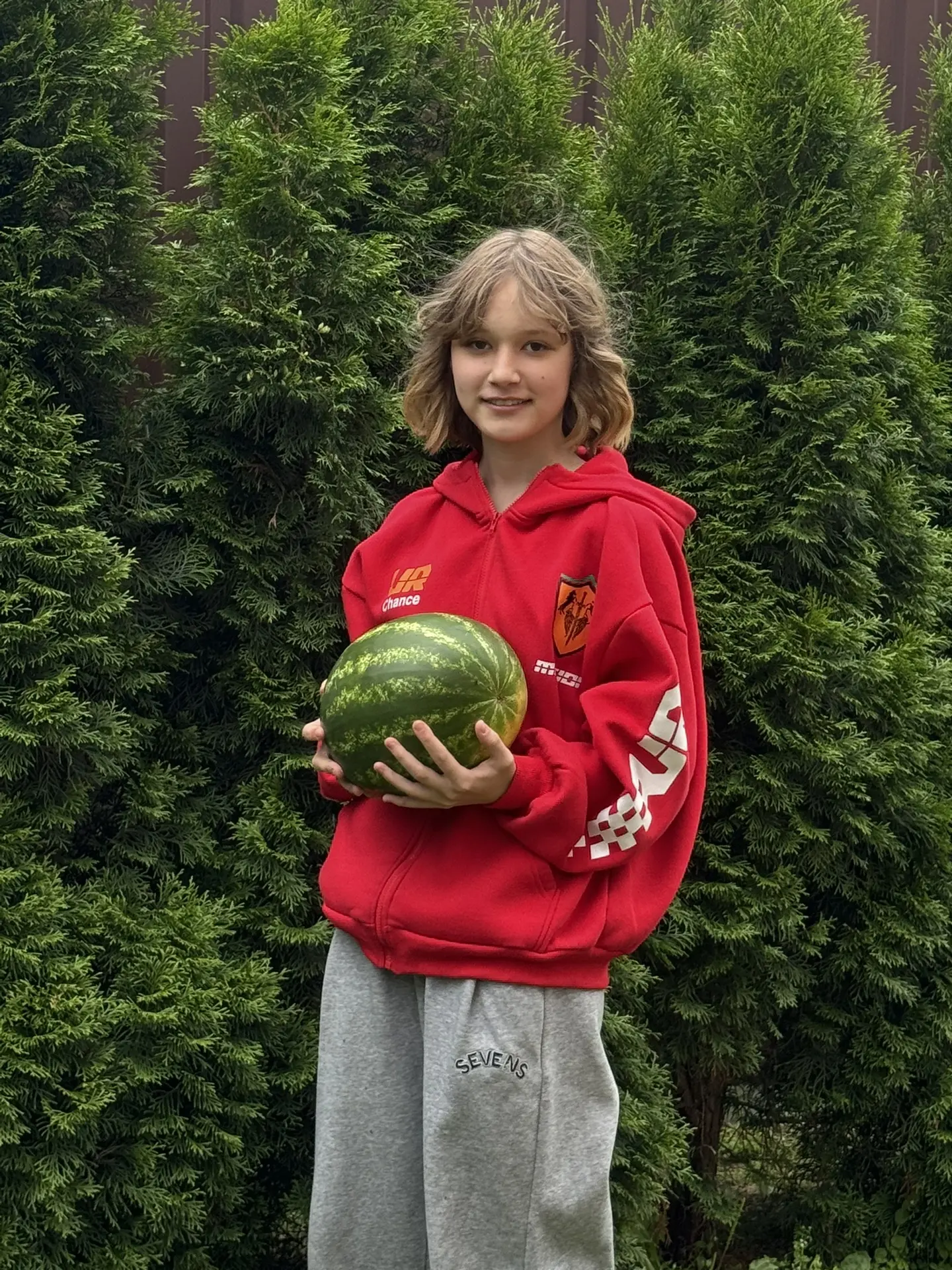 🍉 С ДНЁМ АРБУЗА! 🍉

Научный факт: арбуз на 90% состоит из воды. Если вы съедите 1 кг арбуза, то бу