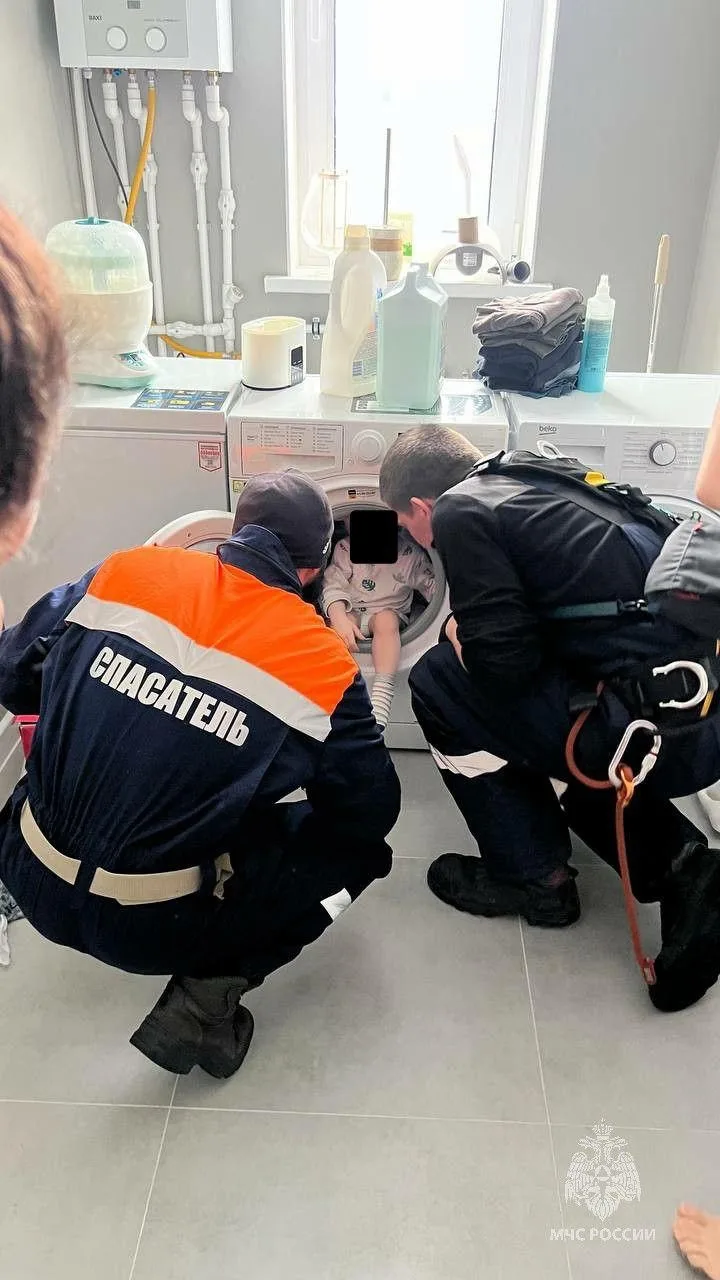 В Казани спасатели достали двухлетнего ребенка из стиральной машины

В Казани двухлетний мальчик заб