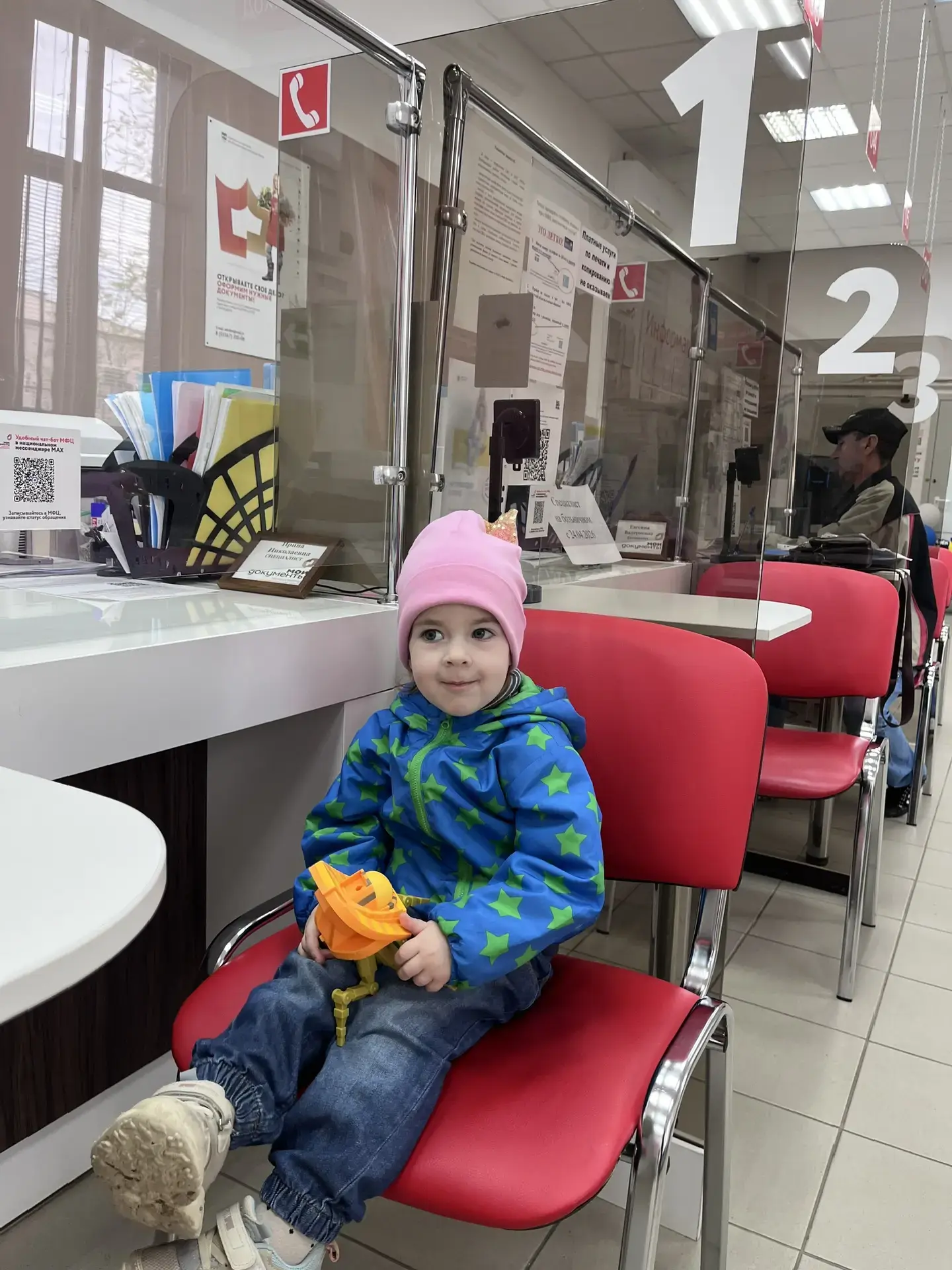 Акция "Приведи ребенка на работу" — это отличный способ познакомить детей с работой родителей. В это