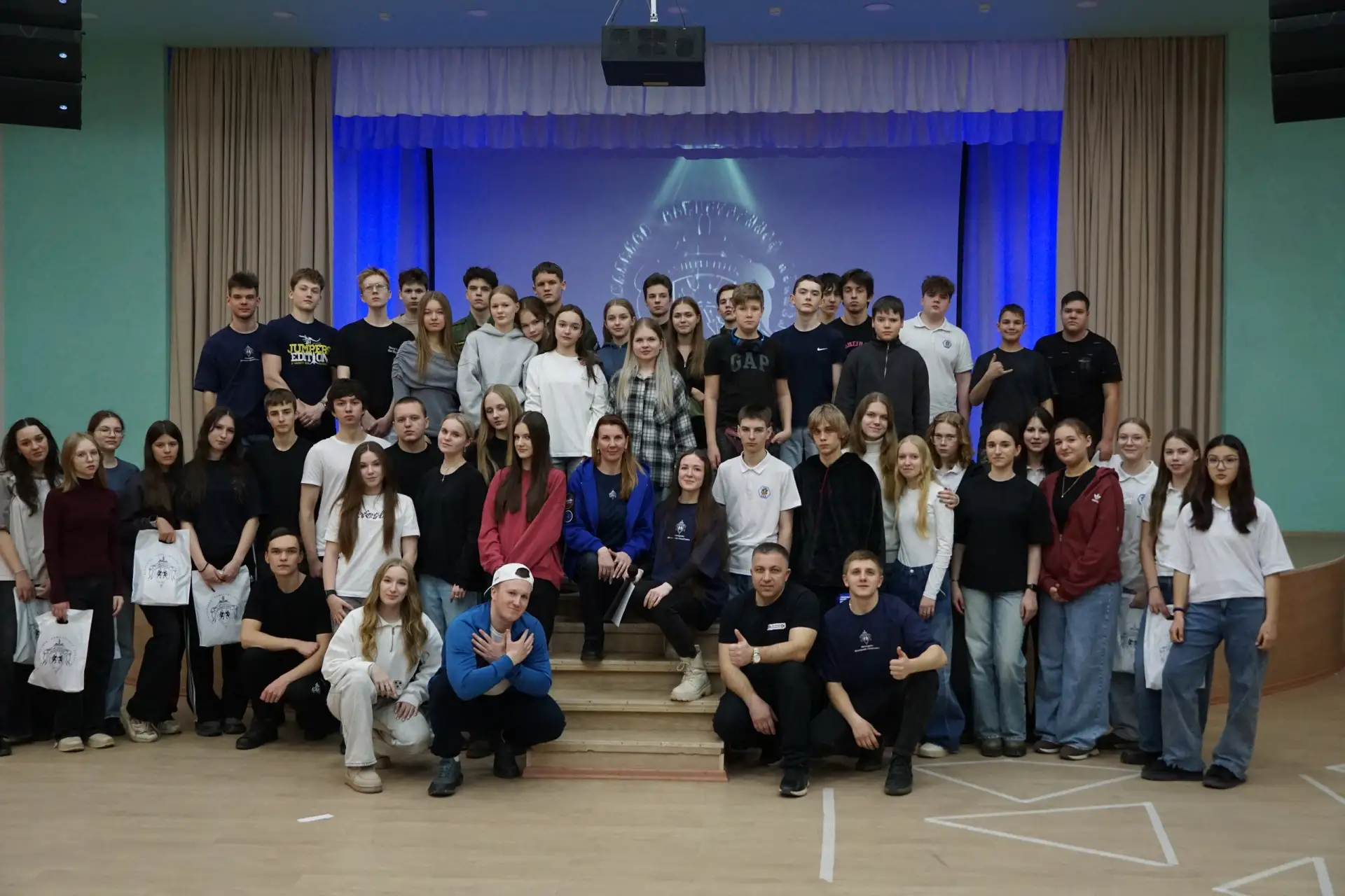 Февральская юниорская смена «Стань Защитником» взяла мощный стааарт! 🚀  Вчера ученики нашей школы, н