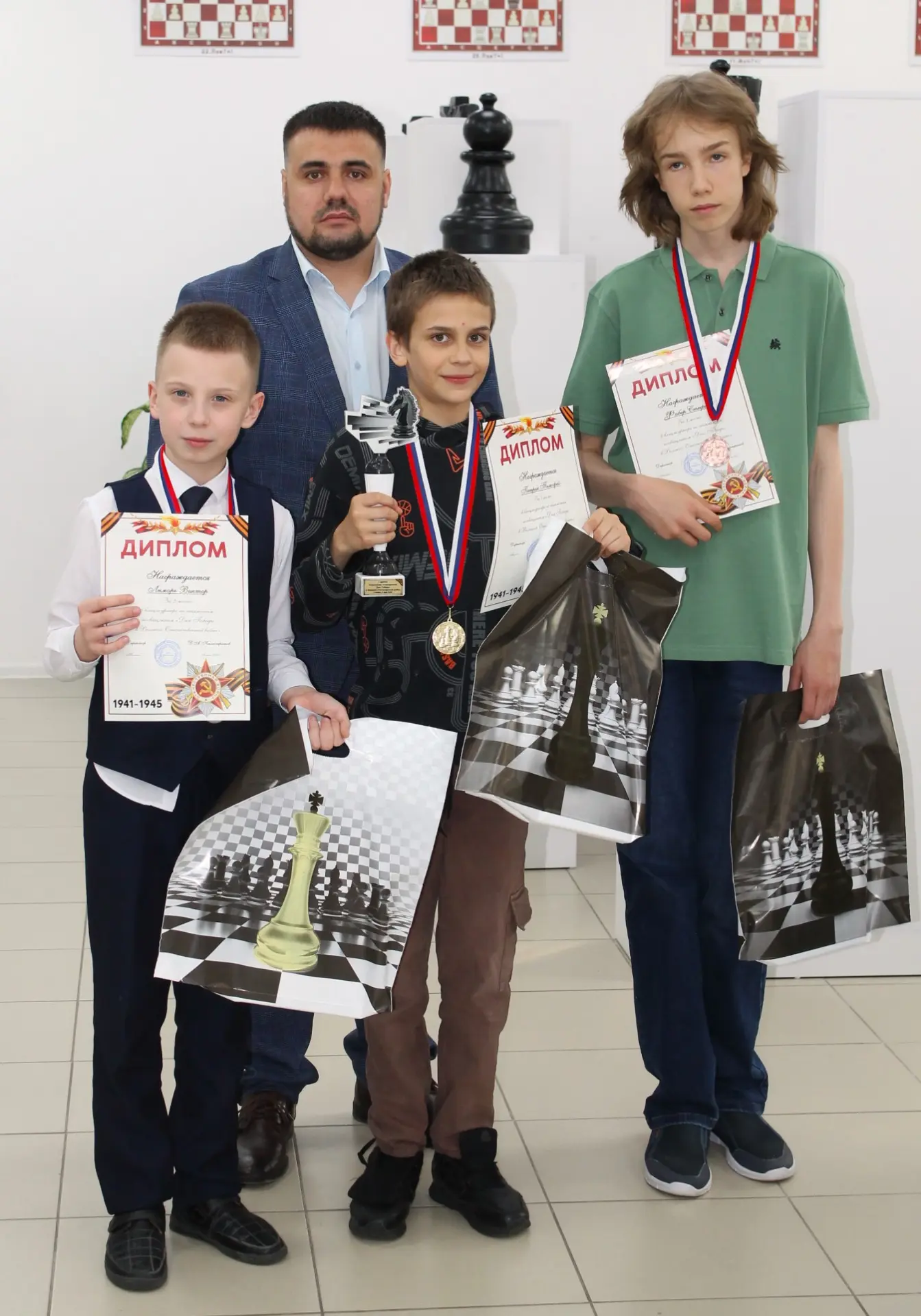 ♟👏 В стенах спортивной школы А.Е. Карпова развернулась настоящая шахматная баталия – блицтурнир, пос