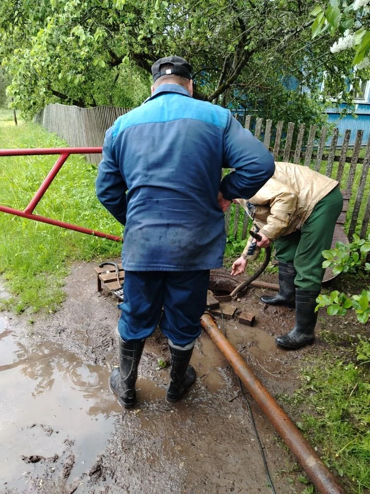 Специалистами ВКУ-2 завершены работы по ремонту водоразборной колонки и устранению утечки в водопров