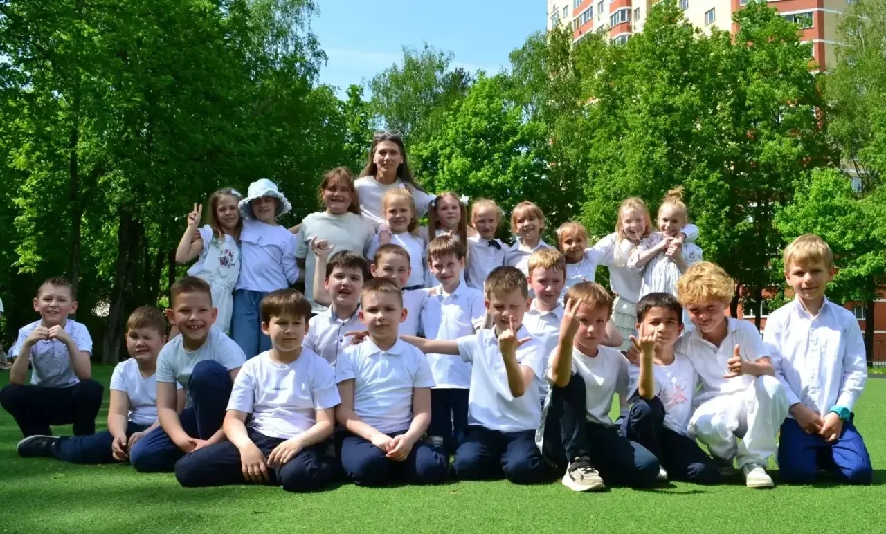 🎉 Последняя учебная неделя — и мы начинаем её ярко!  Это не просто цветная неделя, это наш финальный