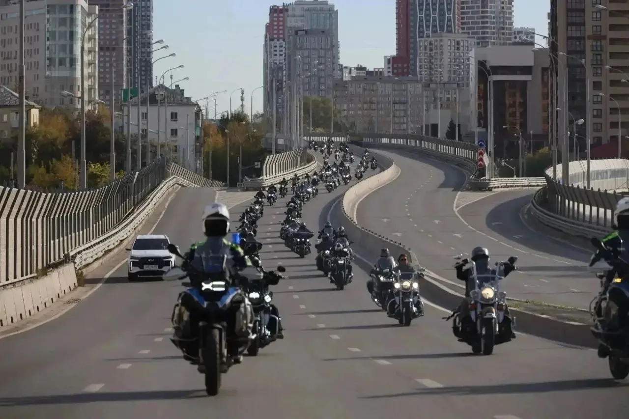 В Екатеринбурге более 1500 байкеров закрыли мотосезон 🔥