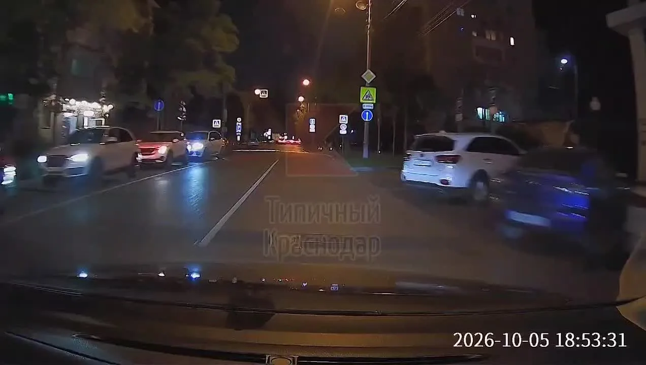 🚨 Чуть не сбил ребенка водитель на пешеходном переходе на Красноармейской и Хакурате