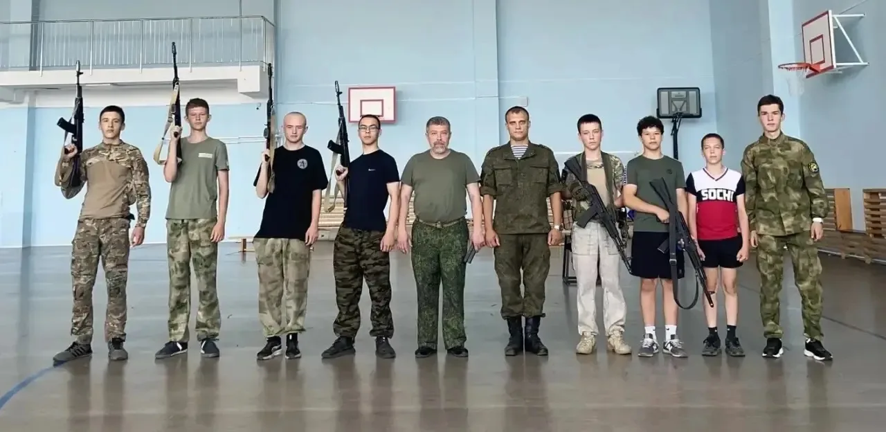 🫡В Центре образования «Верх-Тулинский» прошли занятия с кадетами по тактико-специальной подготовке.