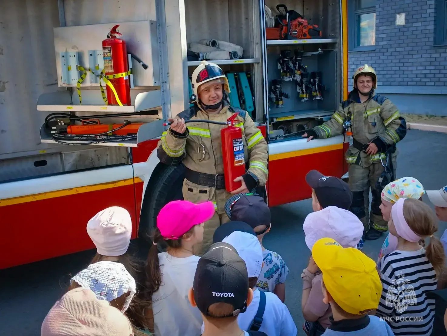 🚒Огнеборцы в гостях у малышей: праздник безопасности в детском саду № 119  Сотрудники 105-й пожарно-