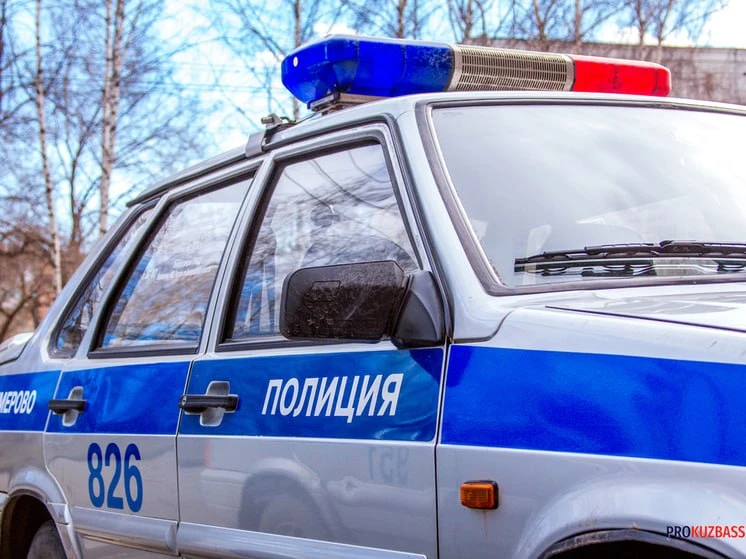 В Новокузнецке женщина обстреляла такси из-за дорожного конфликта.