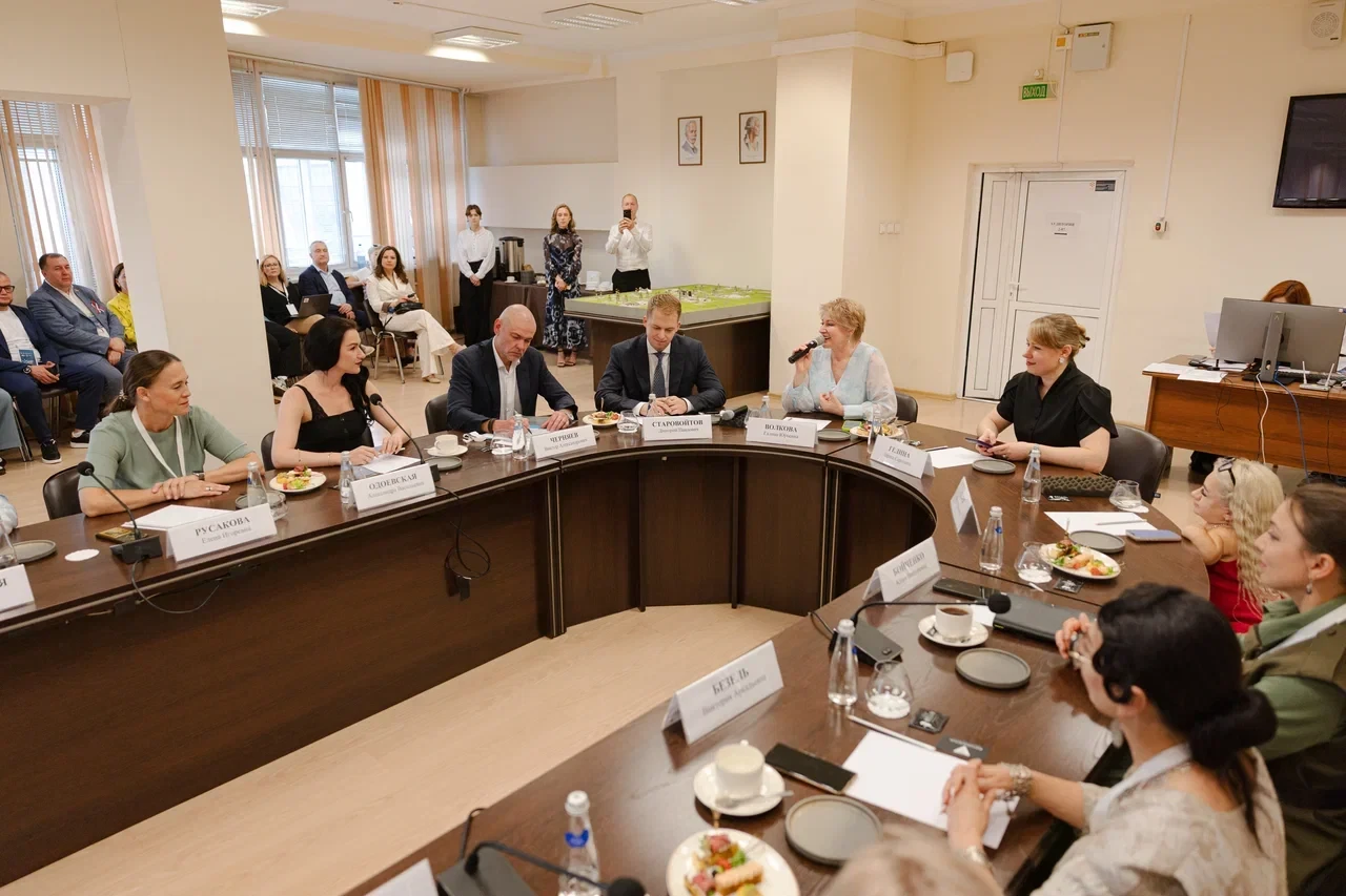 В рамках Международного конкурса дизайна адаптивной одежды «На крыльях» в Красноярске с...