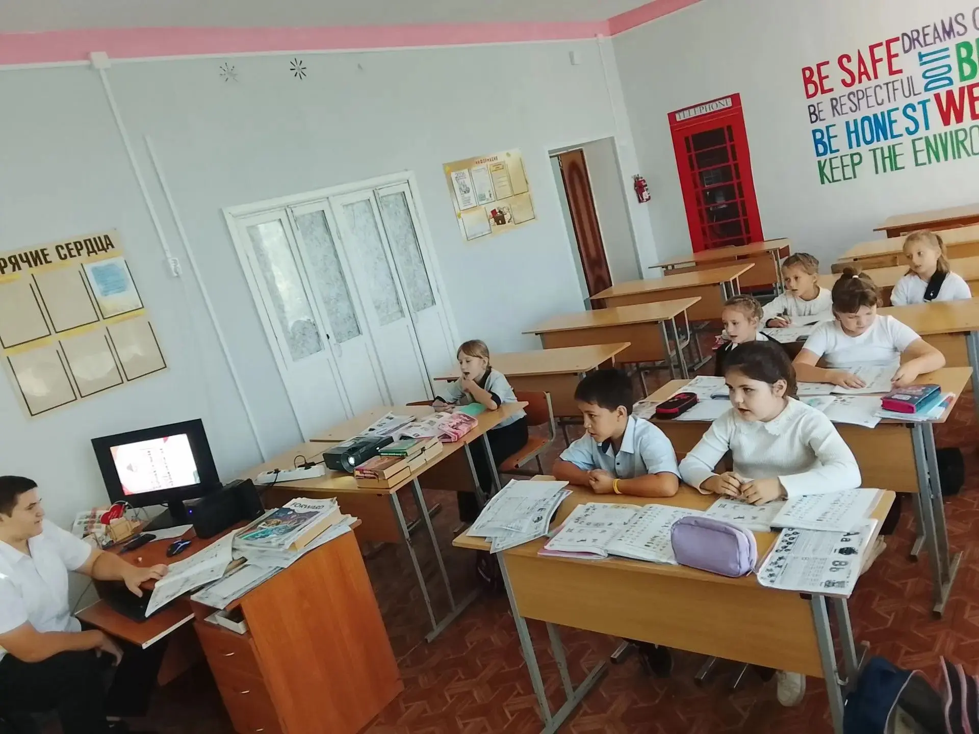 Сегодня, в День Учителя, школьники МБОУ Калининская СОШ говорили своим учителям "Спасибо!"