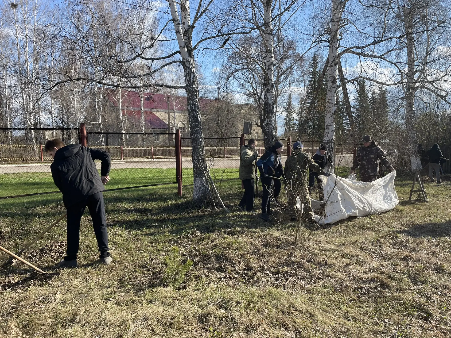 📌Экологический субботник в школе: вместе делаем мир чище!