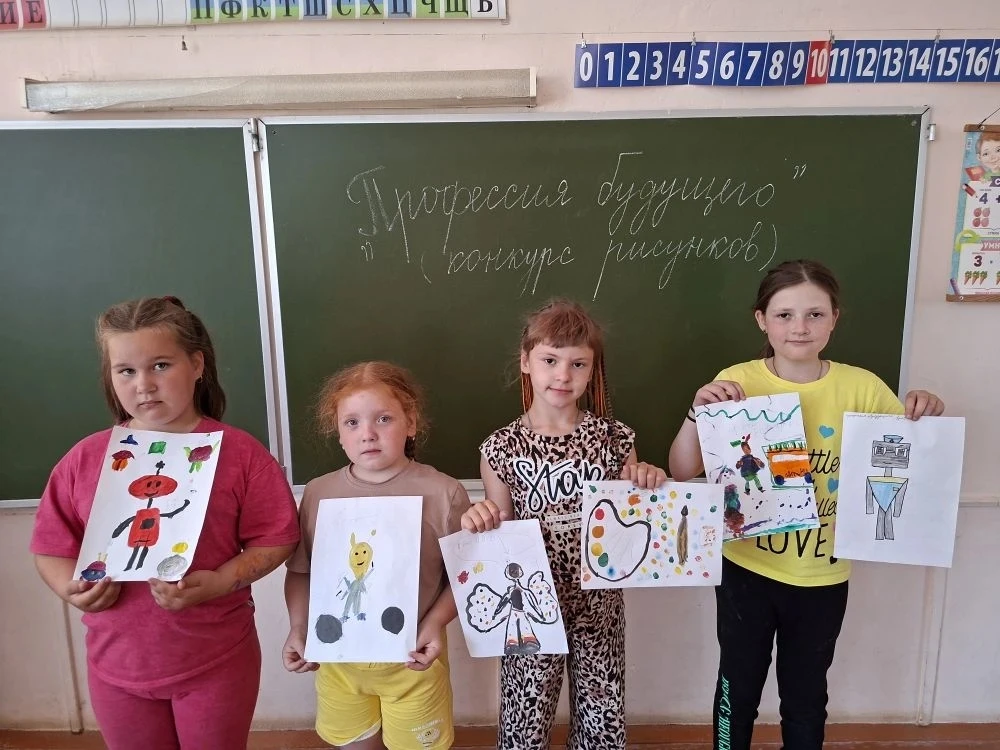 23 июня - День профориентации - Конкурс рисунков "Профессия будущего"
Летний оздоровительный лагерь 