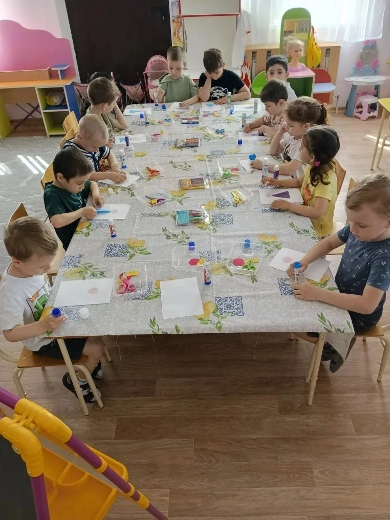 В группе "Капитошка" прошло увлекательное занятие по аппликации! 🎨 Мы создавали сюжет ...