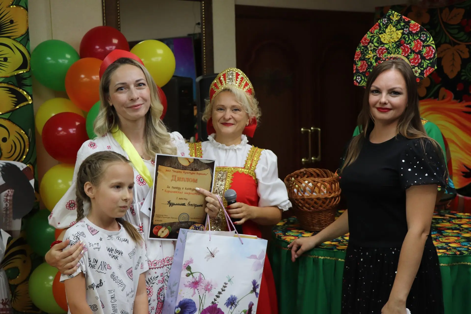 🍎 «Королевская шарлотка»: вкусный конкурс в День села! 👑Вчера в рамках празднования Д...