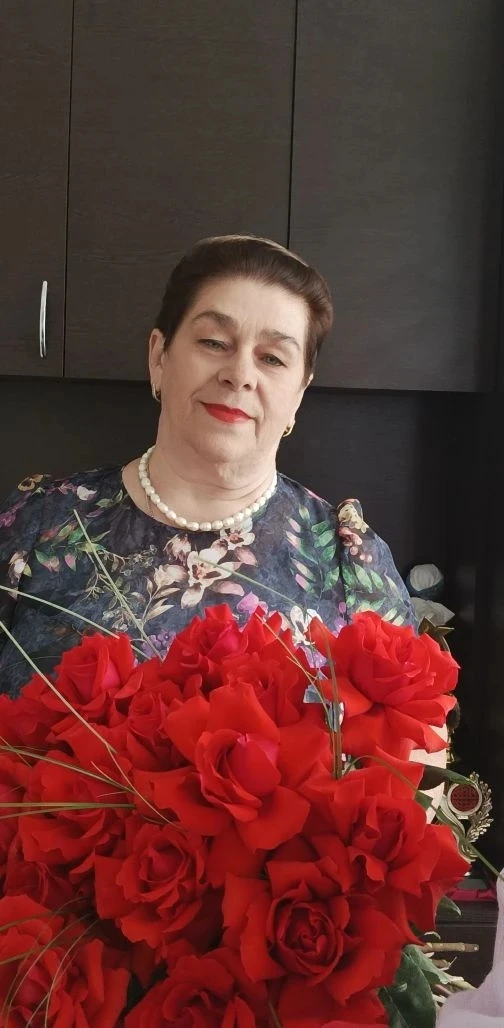 Сегодня свой день рождения отмечает директор Обоянского районного Дома народного творче...
