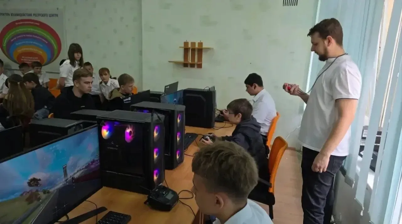 🚀 На острие технологий: наши гимназисты на городском турнире БПЛА! 🛰  14 мая во Дворце творчества де