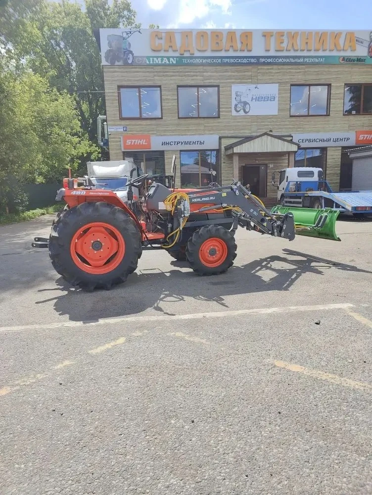 Минитрактор дизельный Kubota L3408 4WD с фронтальным погрузчиком — это универсальная ма...