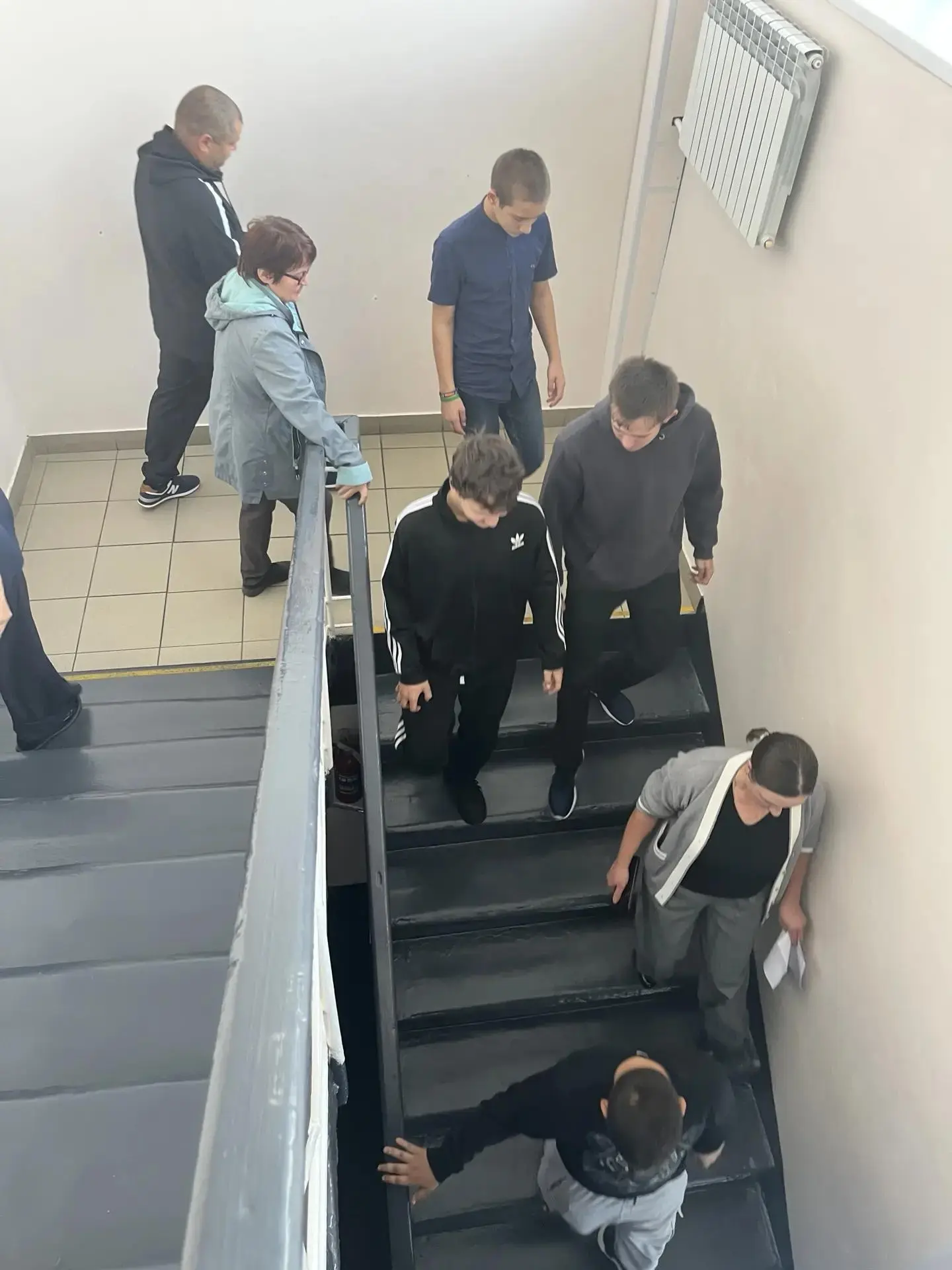 Тренировочные учения в Кипринской школе: готовность к чрезвычайным ситуациям на высшем ...