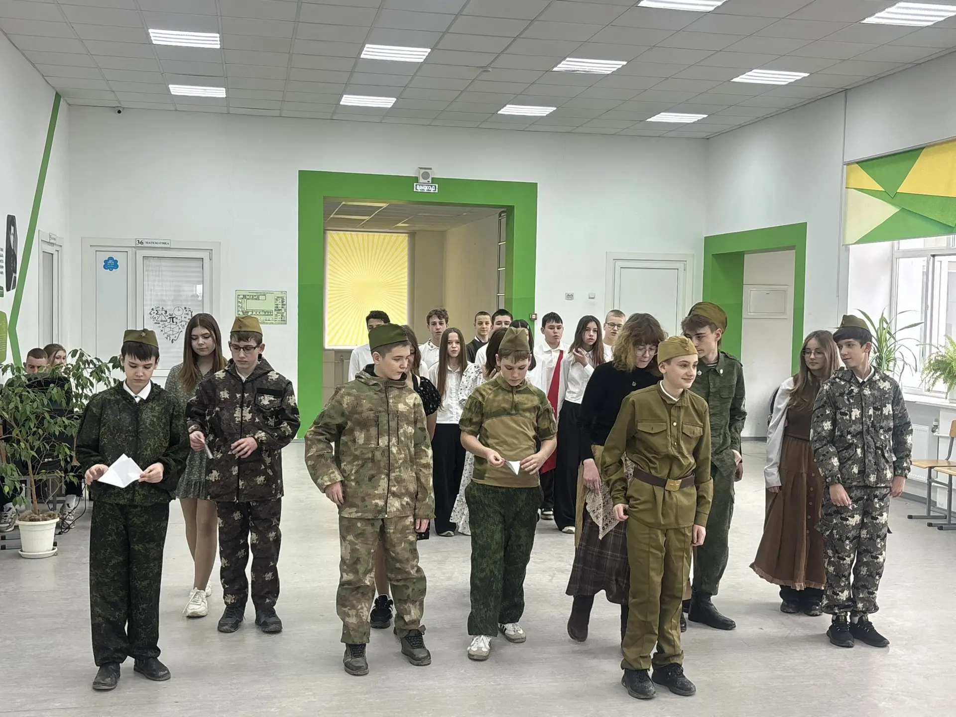 Продолжаем делиться фотографиями с конкурса инсценировки и исполнения военно-патриотической песни 🇷🇺