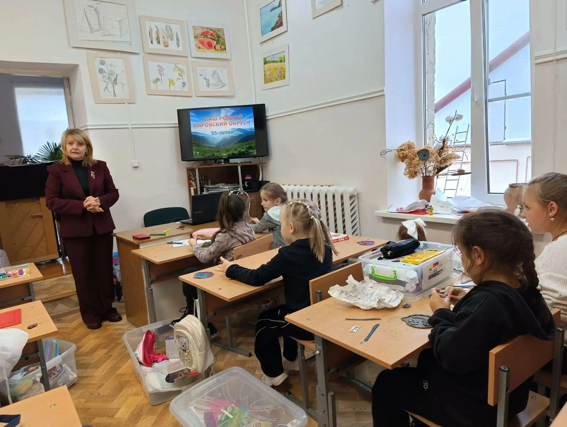 🎉 Мы отметили важную дату вместе с нашими юными художниками! 💛В преддверии 55‑летия К...