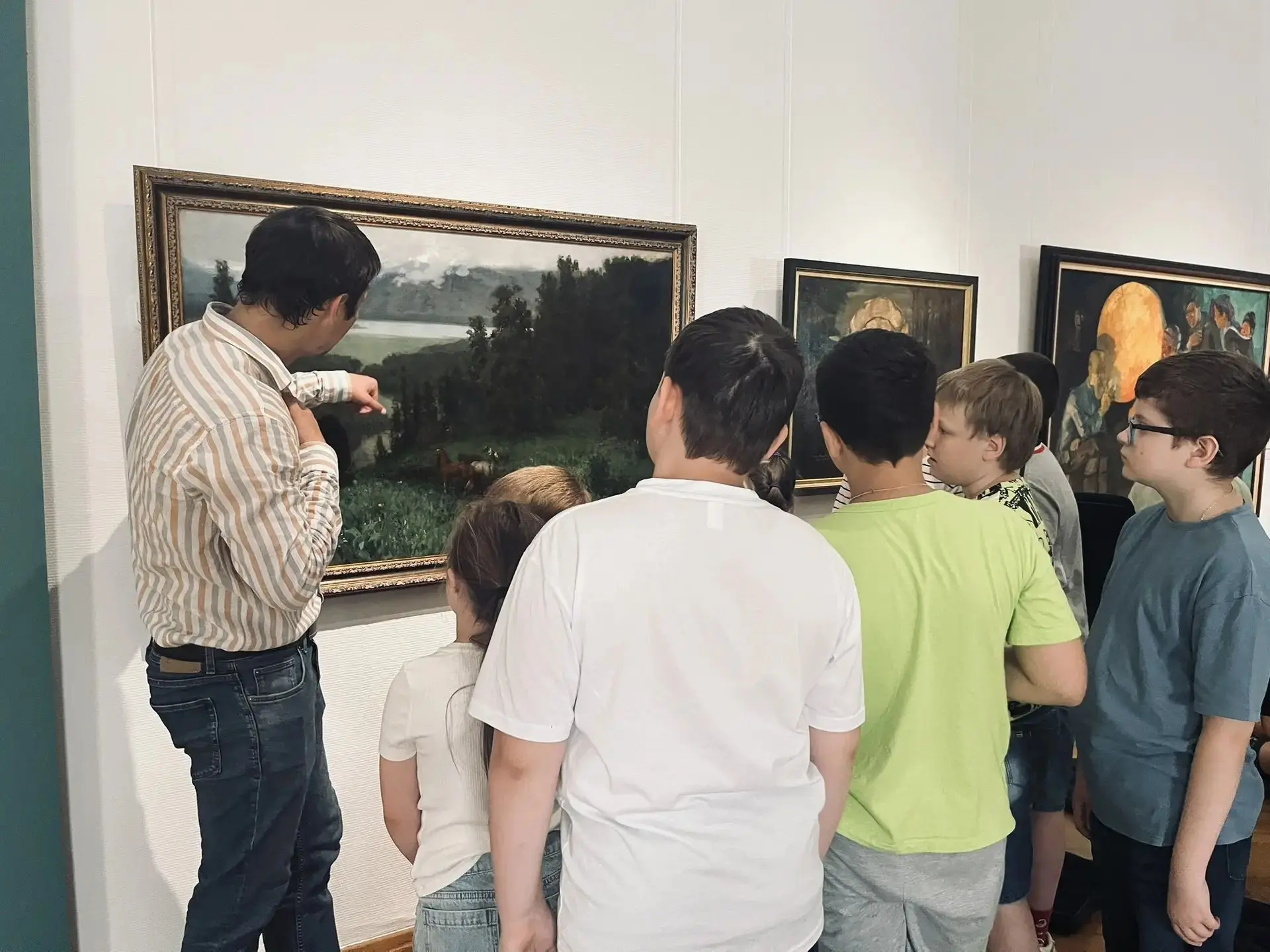 ДНИ В ЛАГЕРЕ
Два дня прошли под девизом «творчество, движение и немного магии». Рассказываем по поря