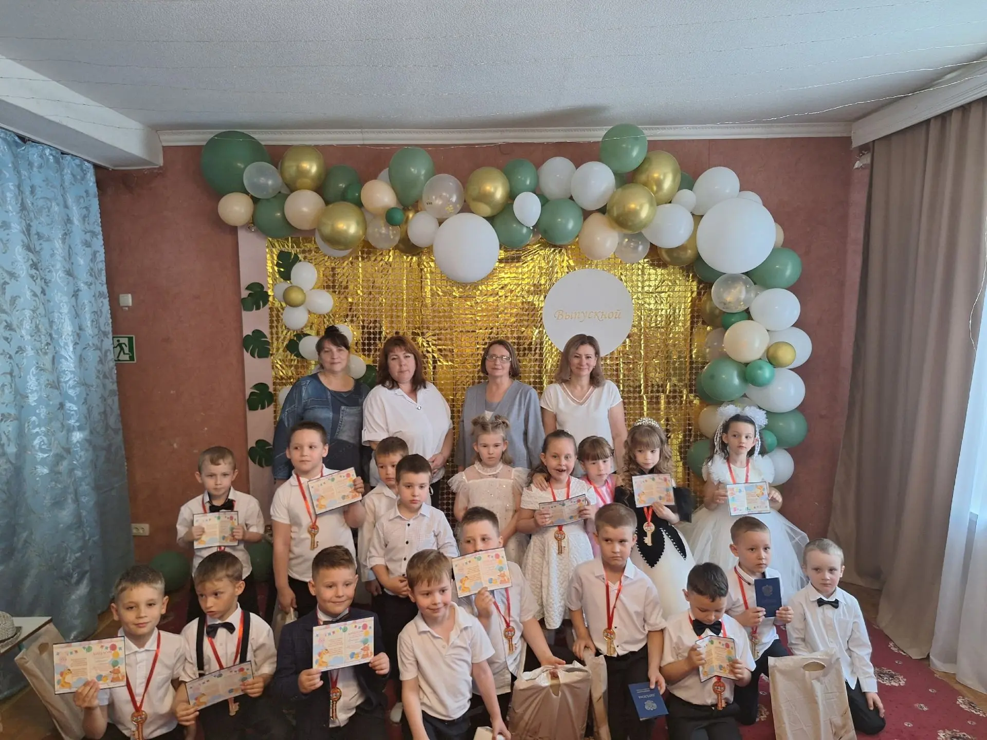 Ах, сколько раз в просторном зале