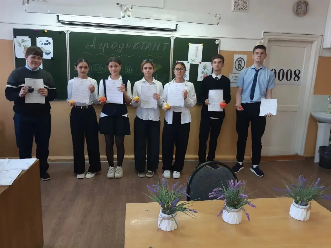 🌾 Сегодня на базе нашей школы прошёл Агродиктант — офлайн!

Ученики с 8 по 11 класс смогли не тольк